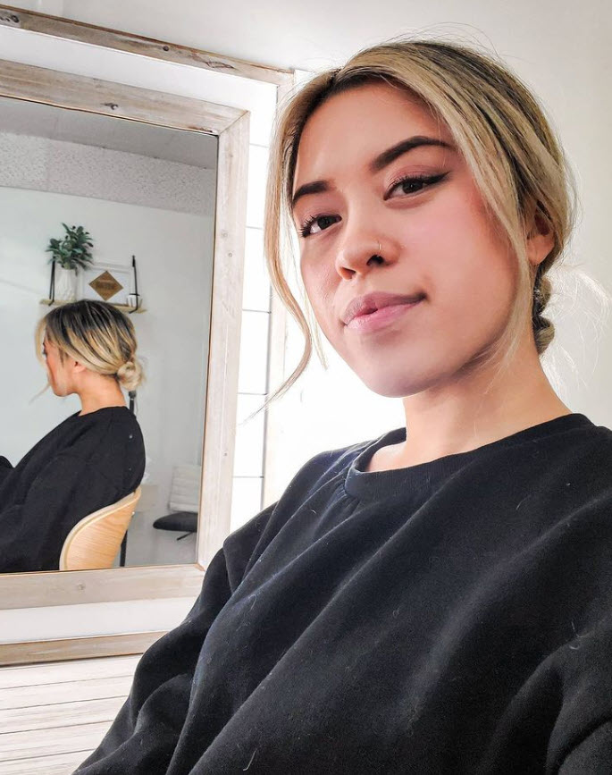 Izzy  Flores – Hairstylist